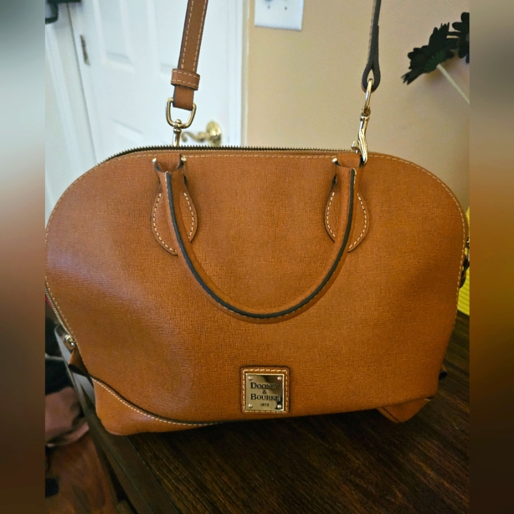 Tan Dooney & Bourke crossbody purse